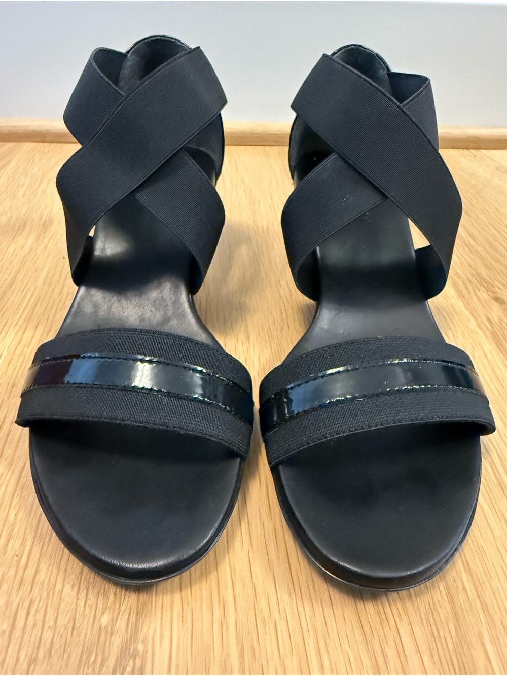 Munro Black Crisscross Elastic Strap Sandals